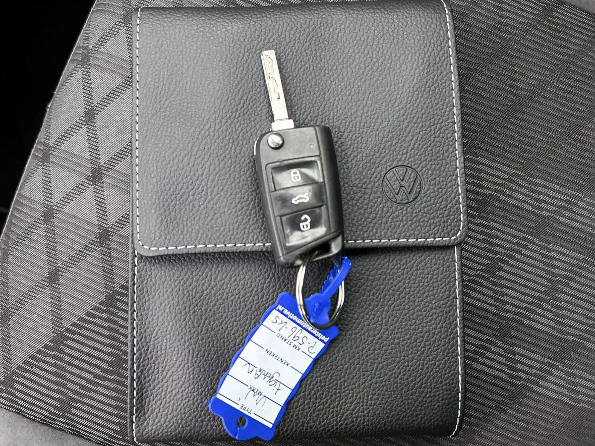1.4 TSI eHybrid R-Line Business+ | SoH 88%  | Automaat | Panorama Schuif/Kantel Dak | All Season Banden | Digital Cockpit (PRO) | Navigatie | Carplay | Parkeercamera