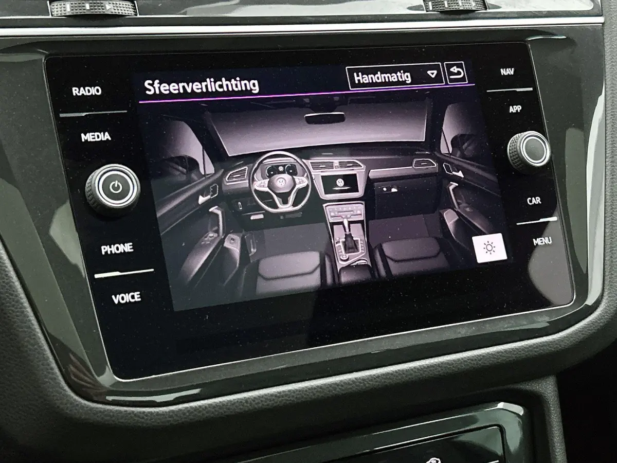 1.4 TSI eHybrid R-Line Business+ | SoH 88%  | Automaat | Panorama Schuif/Kantel Dak | All Season Banden | Digital Cockpit (PRO) | Navigatie | Carplay | Parkeercamera