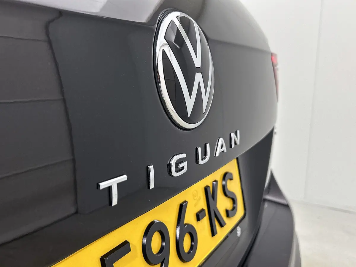 1.4 TSI eHybrid R-Line Business+ | SoH 88%  | Automaat | Panorama Schuif/Kantel Dak | All Season Banden | Digital Cockpit (PRO) | Navigatie | Carplay | Parkeercamera