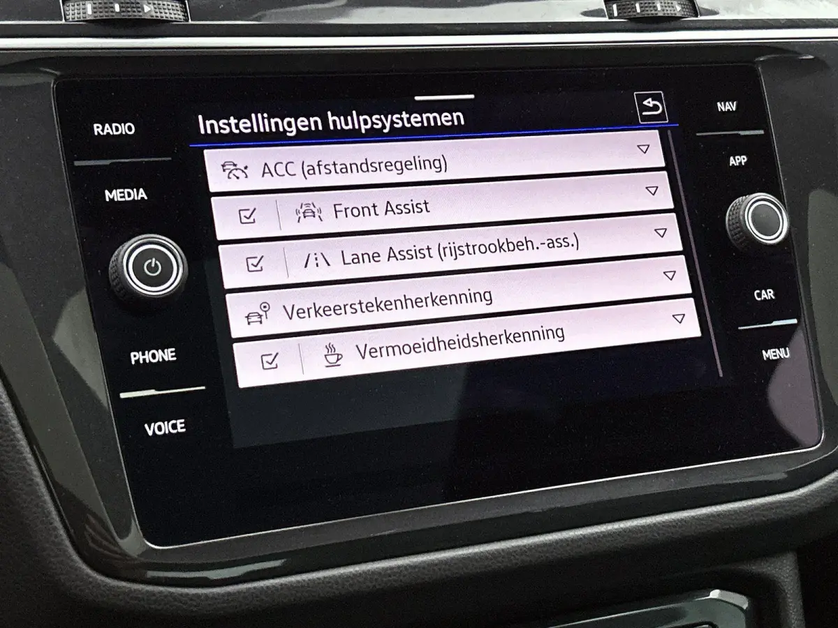 1.4 TSI eHybrid R-Line Business+ | SoH 88%  | Automaat | Panorama Schuif/Kantel Dak | All Season Banden | Digital Cockpit (PRO) | Navigatie | Carplay | Parkeercamera