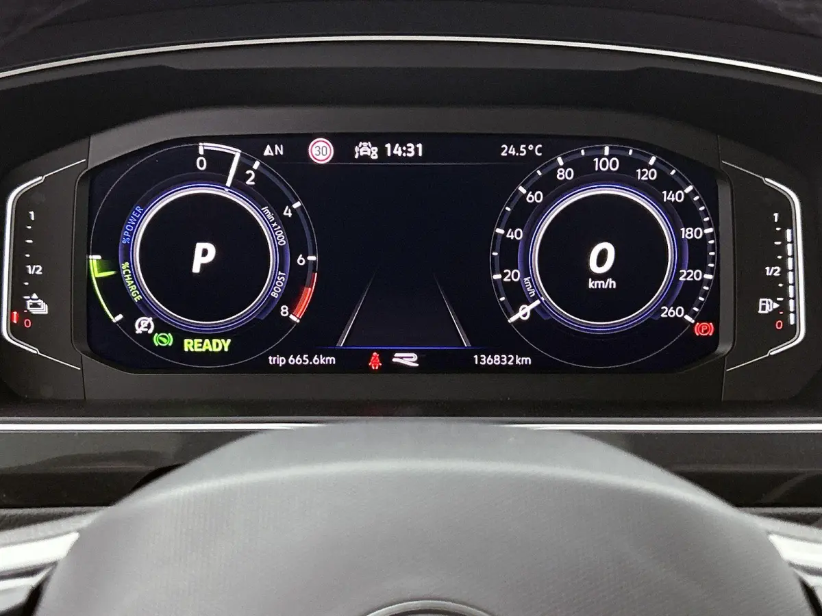 1.4 TSI eHybrid R-Line Business+ | SoH 88%  | Automaat | Panorama Schuif/Kantel Dak | All Season Banden | Digital Cockpit (PRO) | Navigatie | Carplay | Parkeercamera