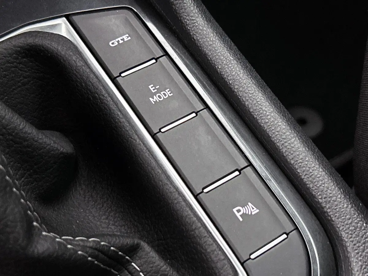 1.4 TSI eHybrid R-Line Business+ | SoH 88%  | Automaat | Panorama Schuif/Kantel Dak | All Season Banden | Digital Cockpit (PRO) | Navigatie | Carplay | Parkeercamera