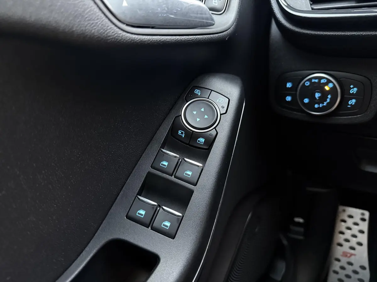 1.0 EcoBoost | 140PK | ST-Line | NAVIGATIE | CLIMATE CONTROL | CRUISE CONTROL |