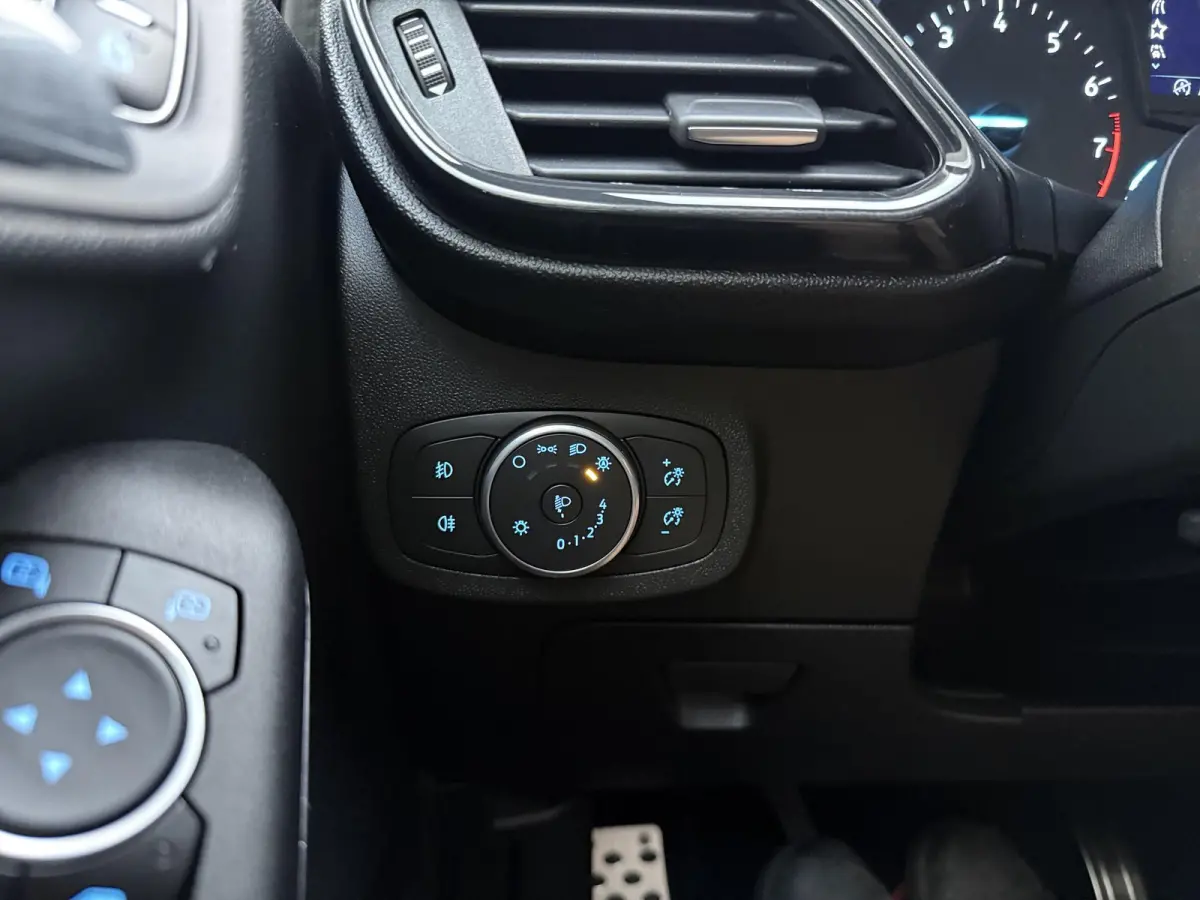 1.0 EcoBoost | 140PK | ST-Line | NAVIGATIE | CLIMATE CONTROL | CRUISE CONTROL |