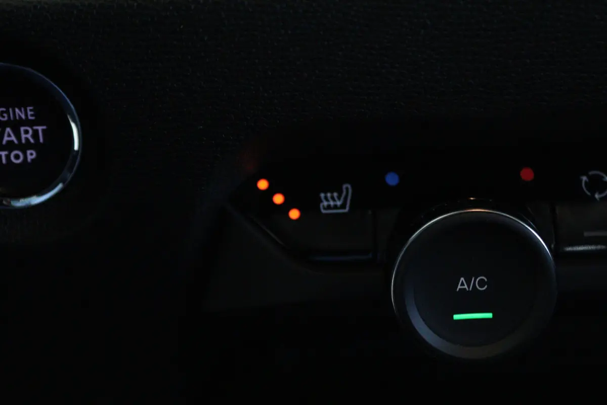 Collection - Elektrisch | Achteruitrijcamera met Top Rear Vision (180° weergave van ruimte achter de auto) | Automatische airconditioning met actief carbonfilter | Boordlader 11kW - 3 fasen