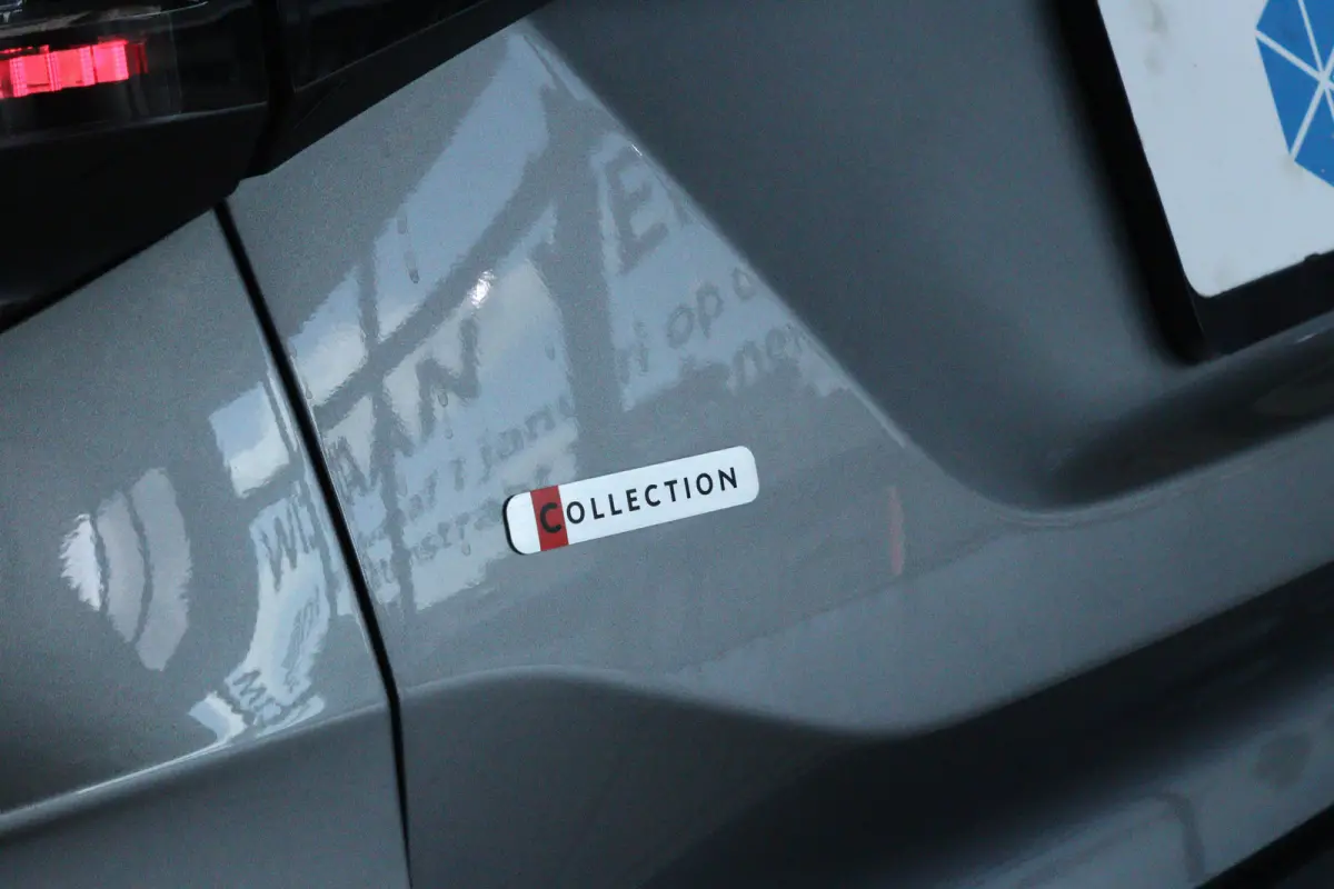 Collection - Elektrisch | Achteruitrijcamera met Top Rear Vision (180° weergave van ruimte achter de auto) | Automatische airconditioning met actief carbonfilter | Boordlader 11kW - 3 fasen