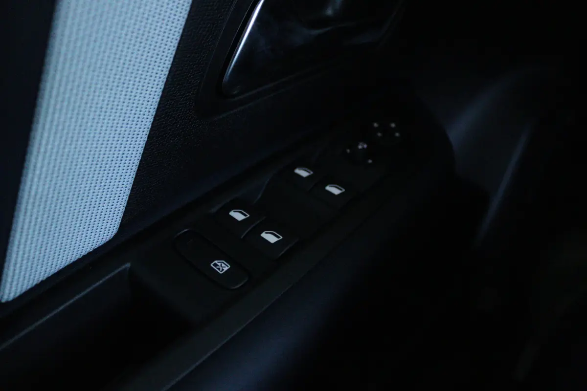 Collection - Elektrisch | Achteruitrijcamera met Top Rear Vision (180° weergave van ruimte achter de auto) | Automatische airconditioning met actief carbonfilter | Boordlader 11kW - 3 fasen
