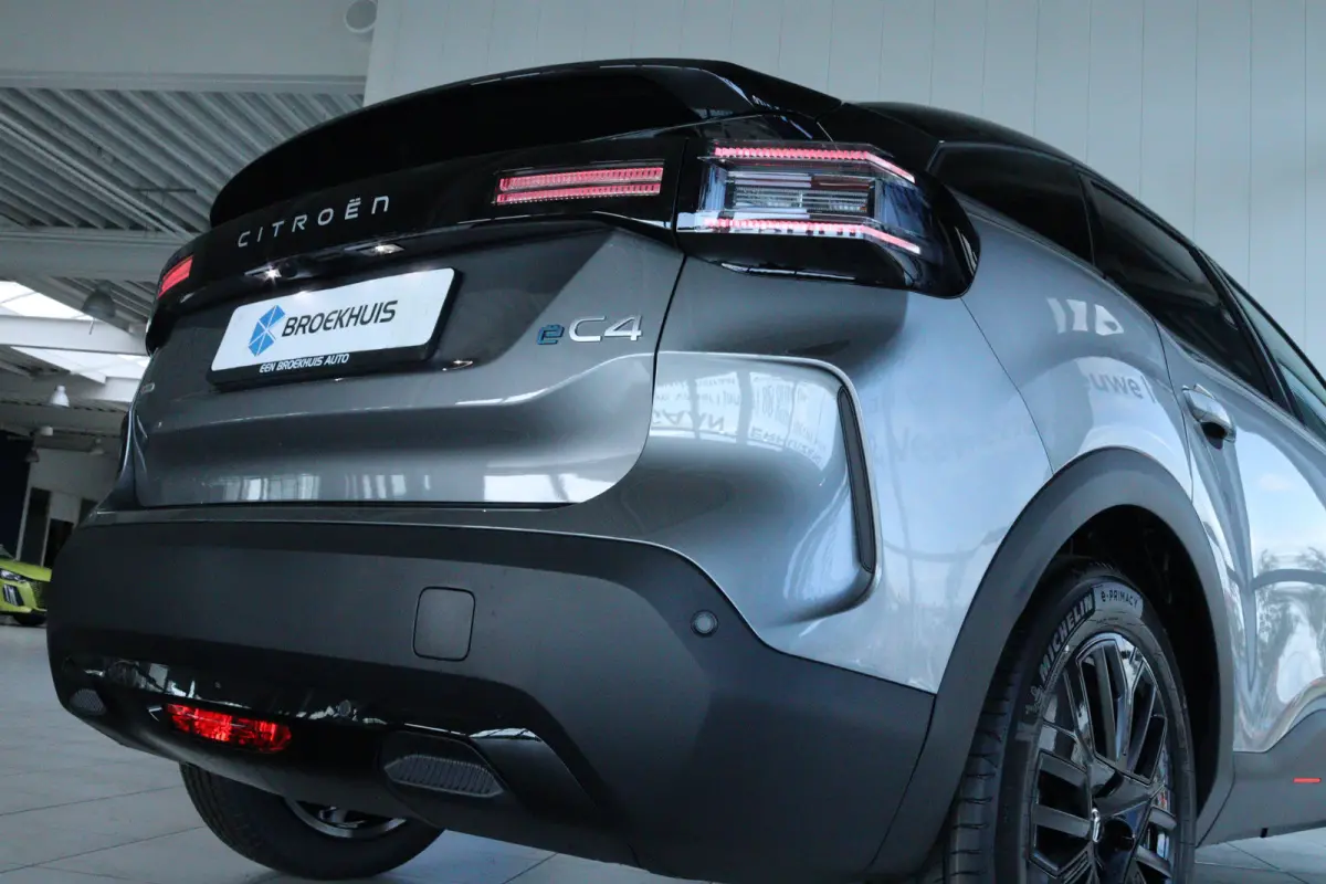 Collection - Elektrisch | Achteruitrijcamera met Top Rear Vision (180° weergave van ruimte achter de auto) | Automatische airconditioning met actief carbonfilter | Boordlader 11kW - 3 fasen