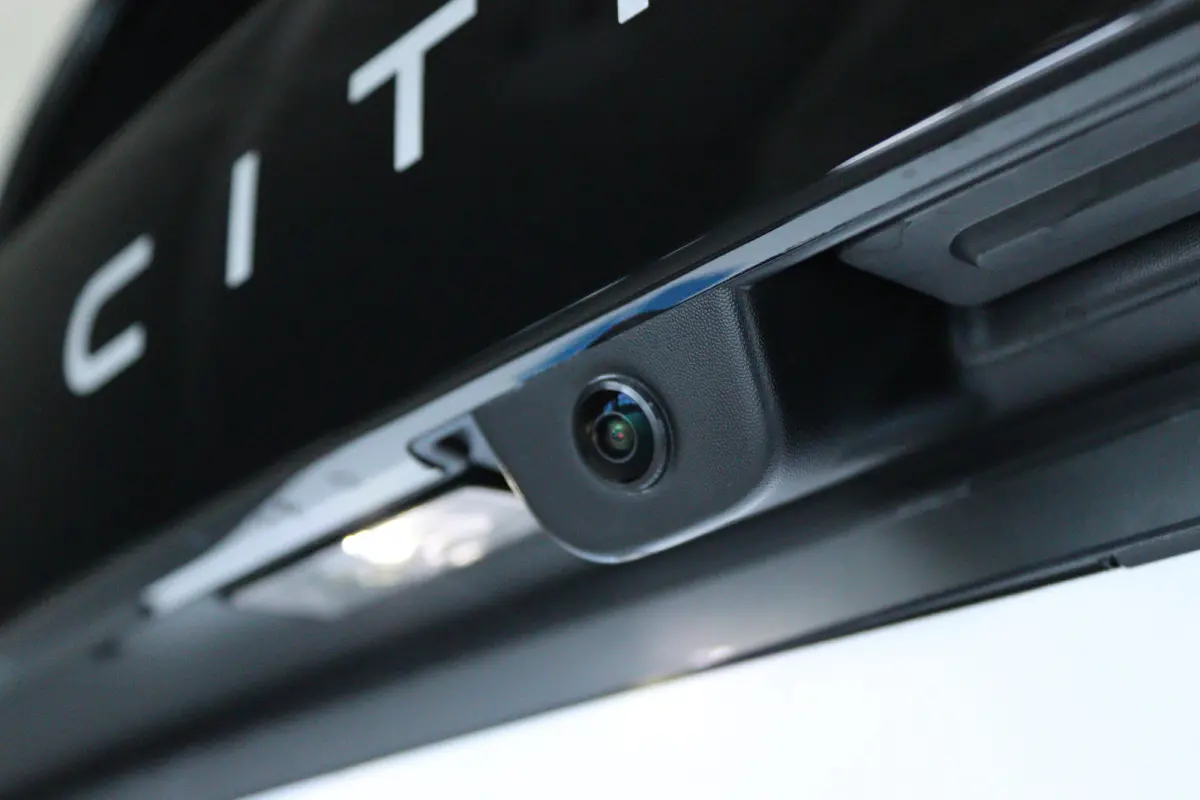 Collection - Elektrisch | Achteruitrijcamera met Top Rear Vision (180° weergave van ruimte achter de auto) | Automatische airconditioning met actief carbonfilter | Boordlader 11kW - 3 fasen