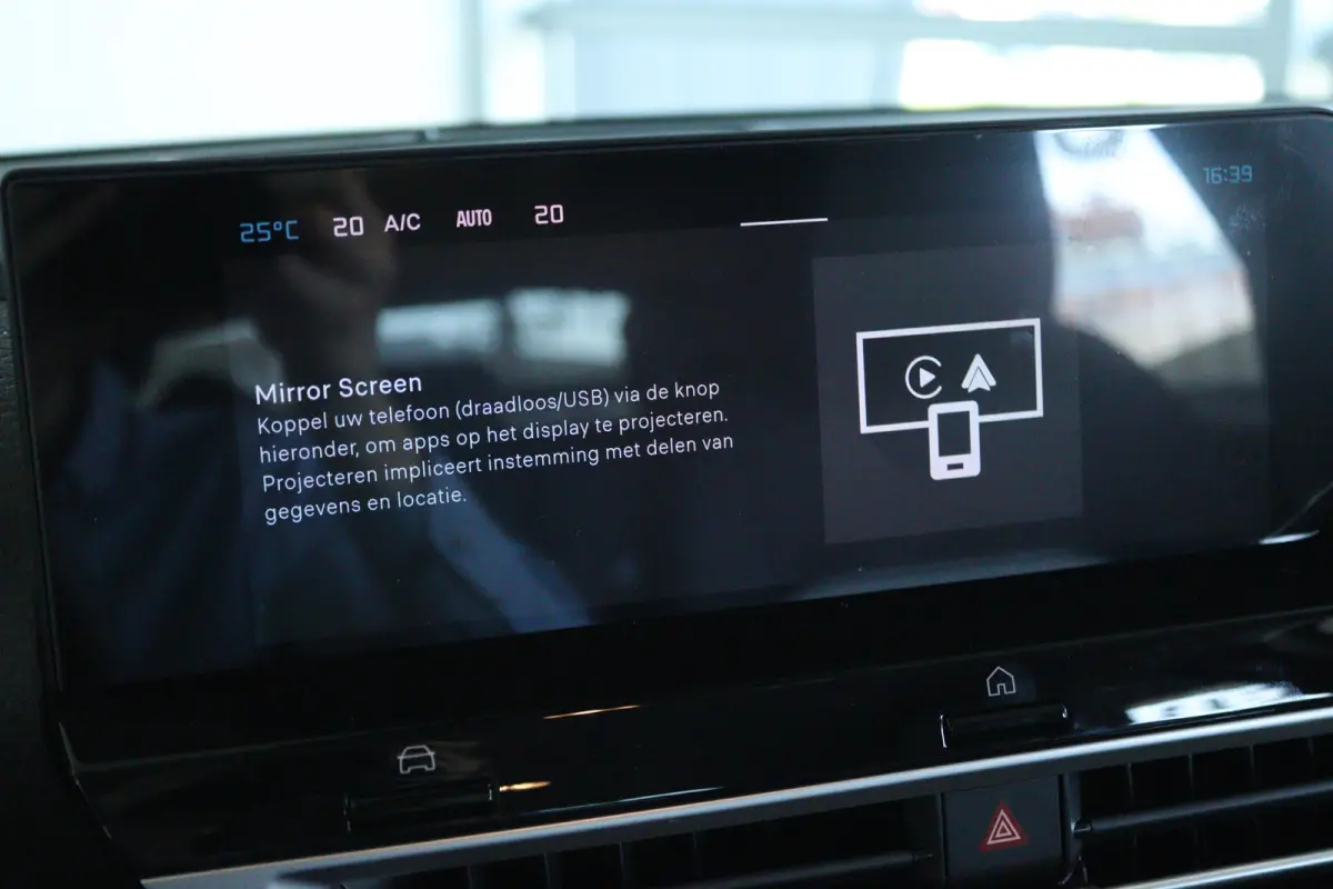 Collection - Elektrisch | Achteruitrijcamera met Top Rear Vision (180° weergave van ruimte achter de auto) | Automatische airconditioning met actief carbonfilter | Boordlader 11kW - 3 fasen