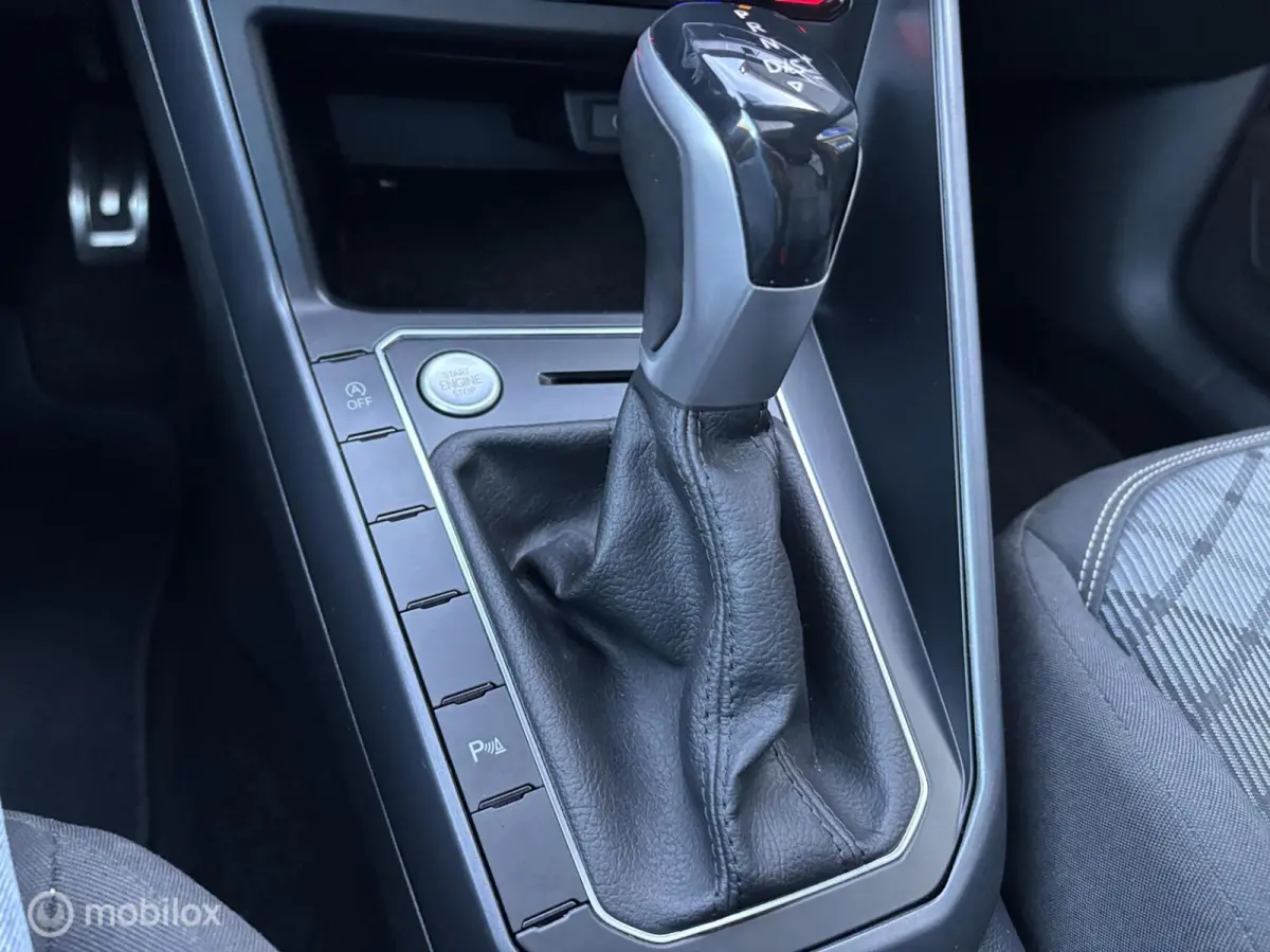 1.0 TSI R-Line 110 pk Panoschuifdak Navigatie DSG