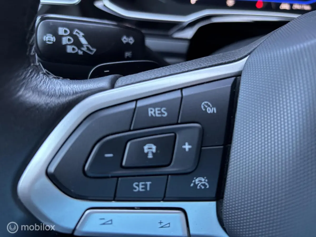 1.0 TSI R-Line 110 pk Panoschuifdak Navigatie DSG
