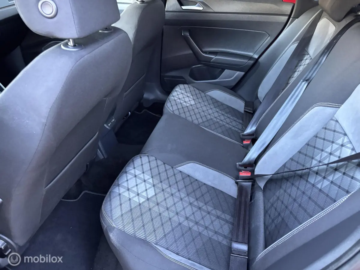 1.0 TSI R-Line 110 pk Panoschuifdak Navigatie DSG