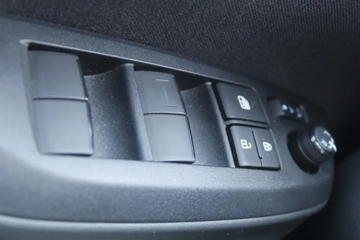 1.5 Hybrid Active l Adaptief Cruise Control l Lane Assist l Achteruitrijcamera l Climate control l Apple carplay/ android auto l Elektrisch inklapbare buitenspiegels l Verwarmbare Spiegels