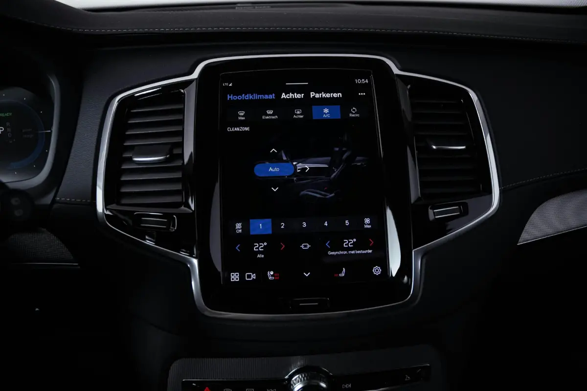 2.0 T8 Recharge AWD Plus Bright Trekhaak - Panoramadak - Adaptieve Cruise Control - Harman Kardon - Visual Park Assist - Stoelverwarming voor/achter - Verwarmbare voorruit - Getinte Ruiten -