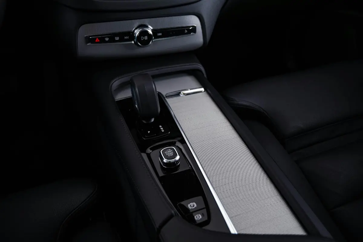 2.0 T8 Recharge AWD Plus Bright Trekhaak - Panoramadak - Adaptieve Cruise Control - Harman Kardon - Visual Park Assist - Stoelverwarming voor/achter - Verwarmbare voorruit - Getinte Ruiten -