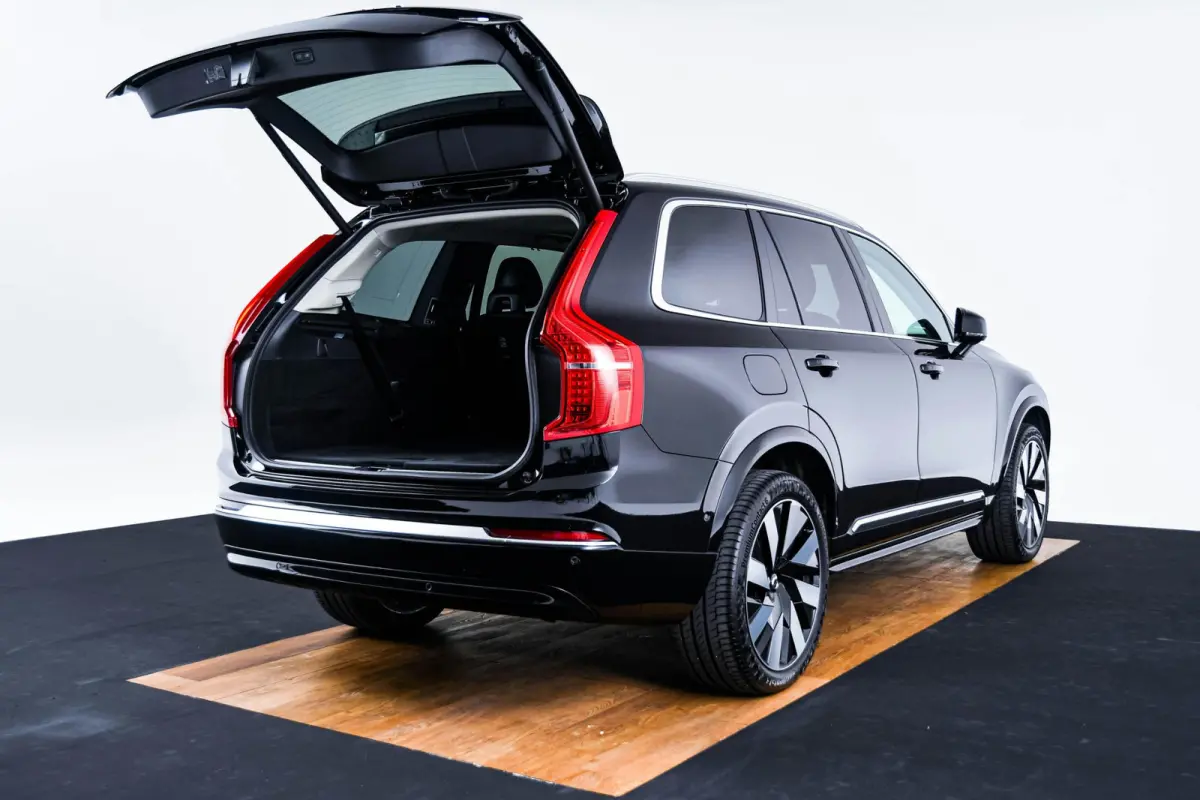2.0 T8 Recharge AWD Plus Bright Trekhaak - Panoramadak - Adaptieve Cruise Control - Harman Kardon - Visual Park Assist - Stoelverwarming voor/achter - Verwarmbare voorruit - Getinte Ruiten -