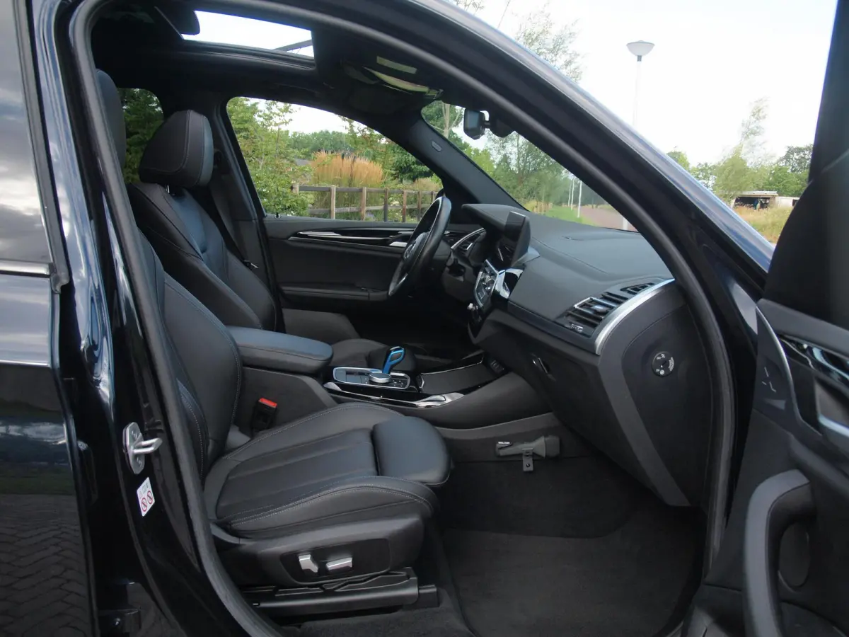 Executive 80 kWh | Facelift Model | Shadow Line | Panoramadak | Camera | Sfeerverlichting | NL-Auto |
