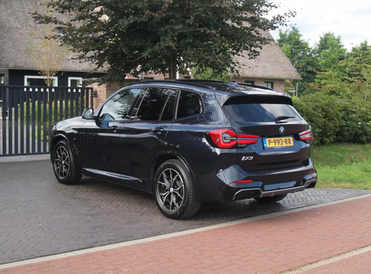 Executive 80 kWh | Facelift Model | Shadow Line | Panoramadak | Camera | Sfeerverlichting | NL-Auto |