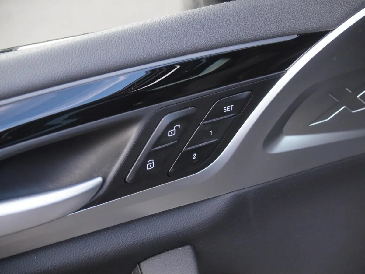 Executive 80 kWh | Facelift Model | Shadow Line | Panoramadak | Camera | Sfeerverlichting | NL-Auto |