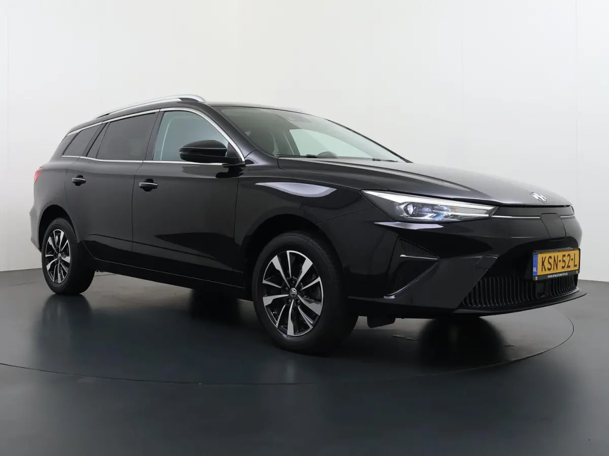 MG5 Electric Long Range Comfort 61 kWh VAN:24.900,- VOOR:21.877,- UW HERFSTVOORDEEL:3.023,- SOH 96% | ACHTERUITRIJCAMERA | ADAPTIVE CRUISE CONTROL | STOEL & STUURVERWARMING | MG DEALER ONDER