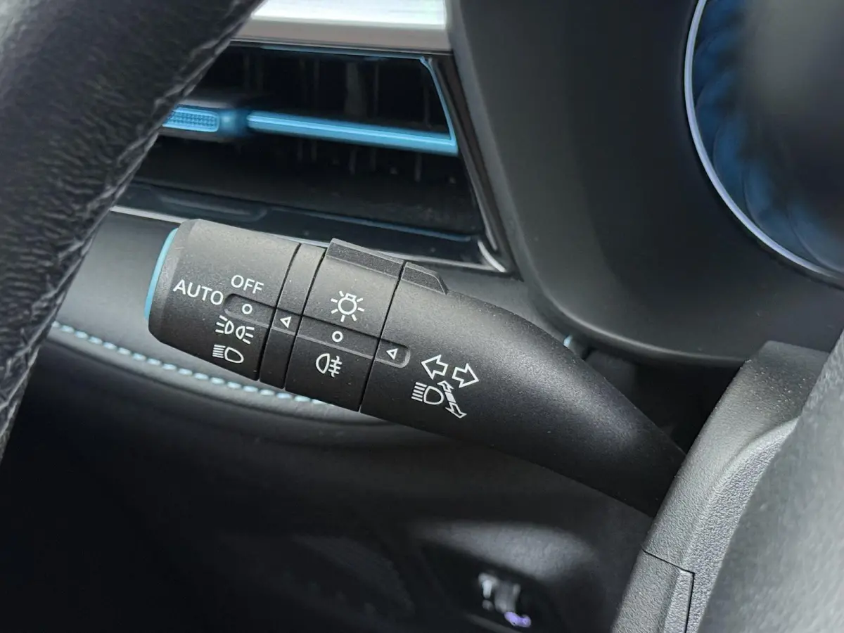 MG5 Electric Long Range Comfort 61 kWh VAN:24.900,- VOOR:21.877,- UW HERFSTVOORDEEL:3.023,- SOH 96% | ACHTERUITRIJCAMERA | ADAPTIVE CRUISE CONTROL | STOEL & STUURVERWARMING | MG DEALER ONDER