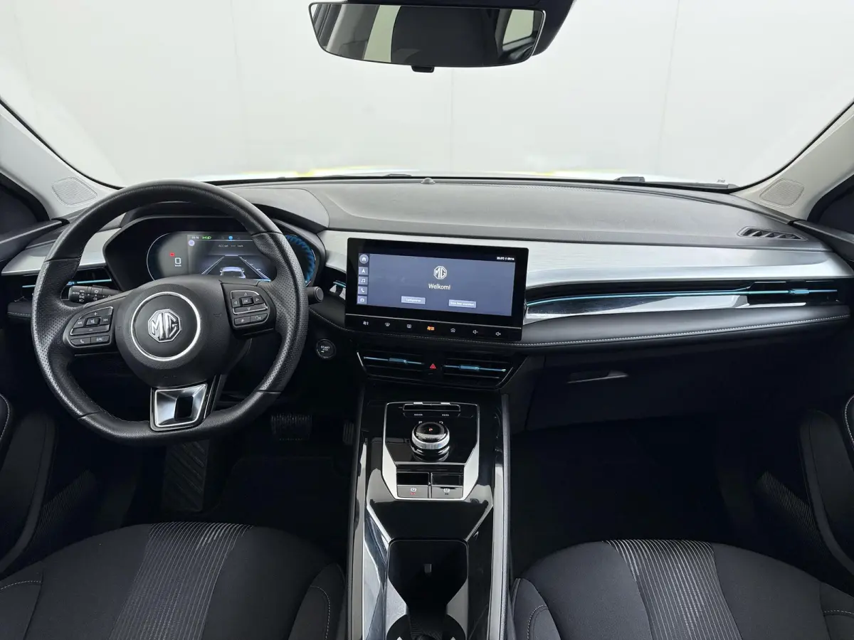 MG5 Electric Long Range Comfort 61 kWh VAN:24.900,- VOOR:21.877,- UW HERFSTVOORDEEL:3.023,- SOH 96% | ACHTERUITRIJCAMERA | ADAPTIVE CRUISE CONTROL | STOEL & STUURVERWARMING | MG DEALER ONDER