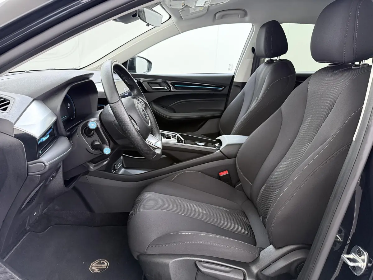 MG5 Electric Long Range Comfort 61 kWh VAN:24.900,- VOOR:21.877,- UW HERFSTVOORDEEL:3.023,- SOH 96% | ACHTERUITRIJCAMERA | ADAPTIVE CRUISE CONTROL | STOEL & STUURVERWARMING | MG DEALER ONDER
