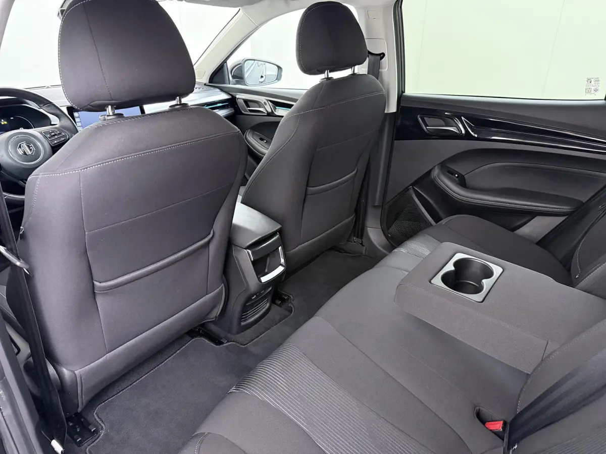 MG5 Electric Long Range Comfort 61 kWh VAN:24.900,- VOOR:21.877,- UW HERFSTVOORDEEL:3.023,- SOH 96% | ACHTERUITRIJCAMERA | ADAPTIVE CRUISE CONTROL | STOEL & STUURVERWARMING | MG DEALER ONDER