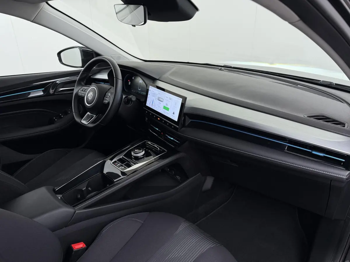 MG5 Electric Long Range Comfort 61 kWh VAN:24.900,- VOOR:21.877,- UW HERFSTVOORDEEL:3.023,- SOH 96% | ACHTERUITRIJCAMERA | ADAPTIVE CRUISE CONTROL | STOEL & STUURVERWARMING | MG DEALER ONDER