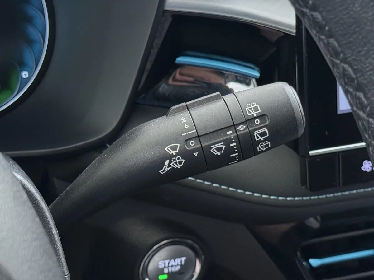 MG5 Electric Long Range Comfort 61 kWh VAN:24.900,- VOOR:21.877,- UW HERFSTVOORDEEL:3.023,- SOH 96% | ACHTERUITRIJCAMERA | ADAPTIVE CRUISE CONTROL | STOEL & STUURVERWARMING | MG DEALER ONDER