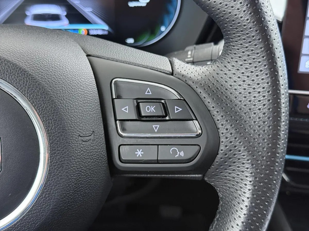 MG5 Electric Long Range Comfort 61 kWh VAN:24.900,- VOOR:21.877,- UW HERFSTVOORDEEL:3.023,- SOH 96% | ACHTERUITRIJCAMERA | ADAPTIVE CRUISE CONTROL | STOEL & STUURVERWARMING | MG DEALER ONDER