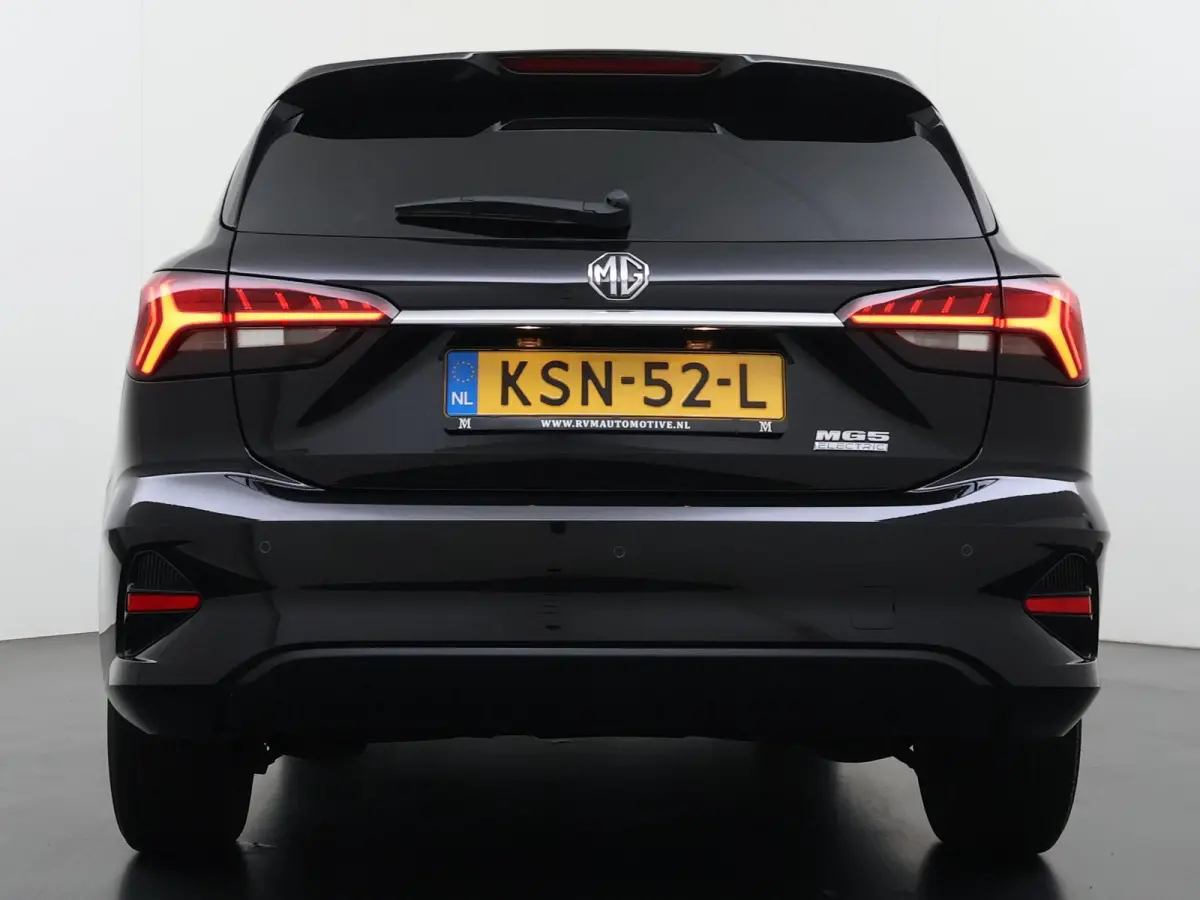 MG5 Electric Long Range Comfort 61 kWh VAN:24.900,- VOOR:21.877,- UW HERFSTVOORDEEL:3.023,- SOH 96% | ACHTERUITRIJCAMERA | ADAPTIVE CRUISE CONTROL | STOEL & STUURVERWARMING | MG DEALER ONDER
