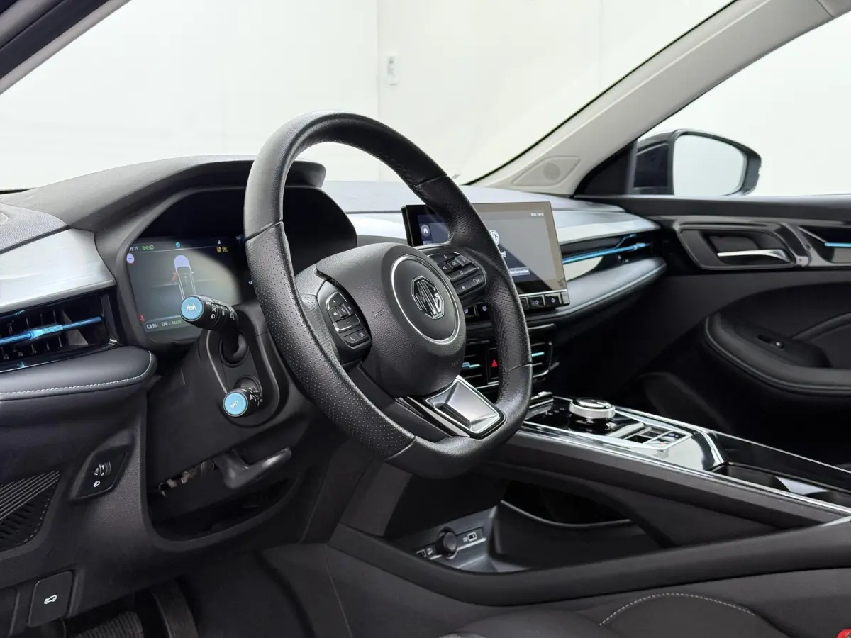 MG5 Electric Long Range Comfort 61 kWh VAN:24.900,- VOOR:21.877,- UW HERFSTVOORDEEL:3.023,- SOH 96% | ACHTERUITRIJCAMERA | ADAPTIVE CRUISE CONTROL | STOEL & STUURVERWARMING | MG DEALER ONDER