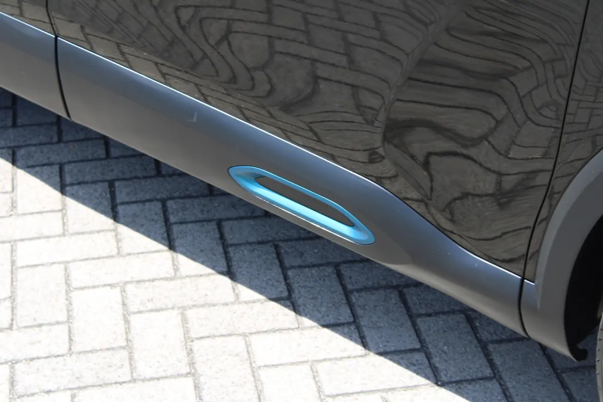 Feel 50 kWh | Achterbank in delen neerklapbaar | Achteropkomend verkeer waarschuwing | Adaptief demping systeem