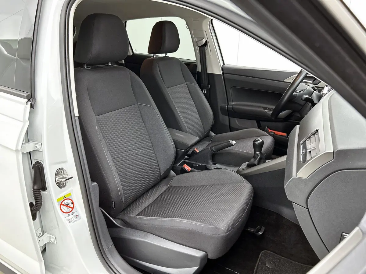 1.0 TSI R-Line Edition 95 PK | R-Line | Apple Carplay | Android Auto | Adaptive Cruise Control | Climatic | Lichtmetalen velgen | LED dagrijverlichting |