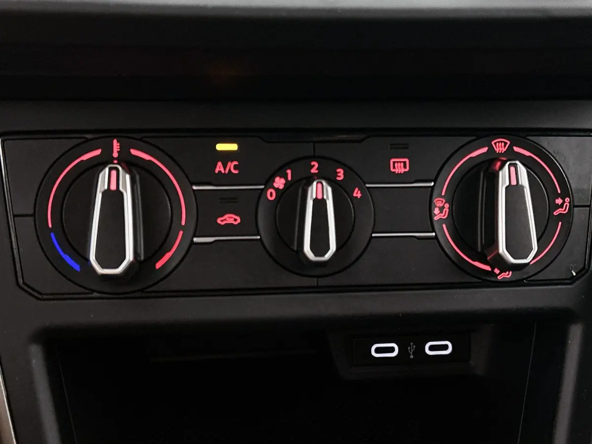 1.0 TSI R-Line Edition 95 PK | R-Line | Apple Carplay | Android Auto | Adaptive Cruise Control | Climatic | Lichtmetalen velgen | LED dagrijverlichting |