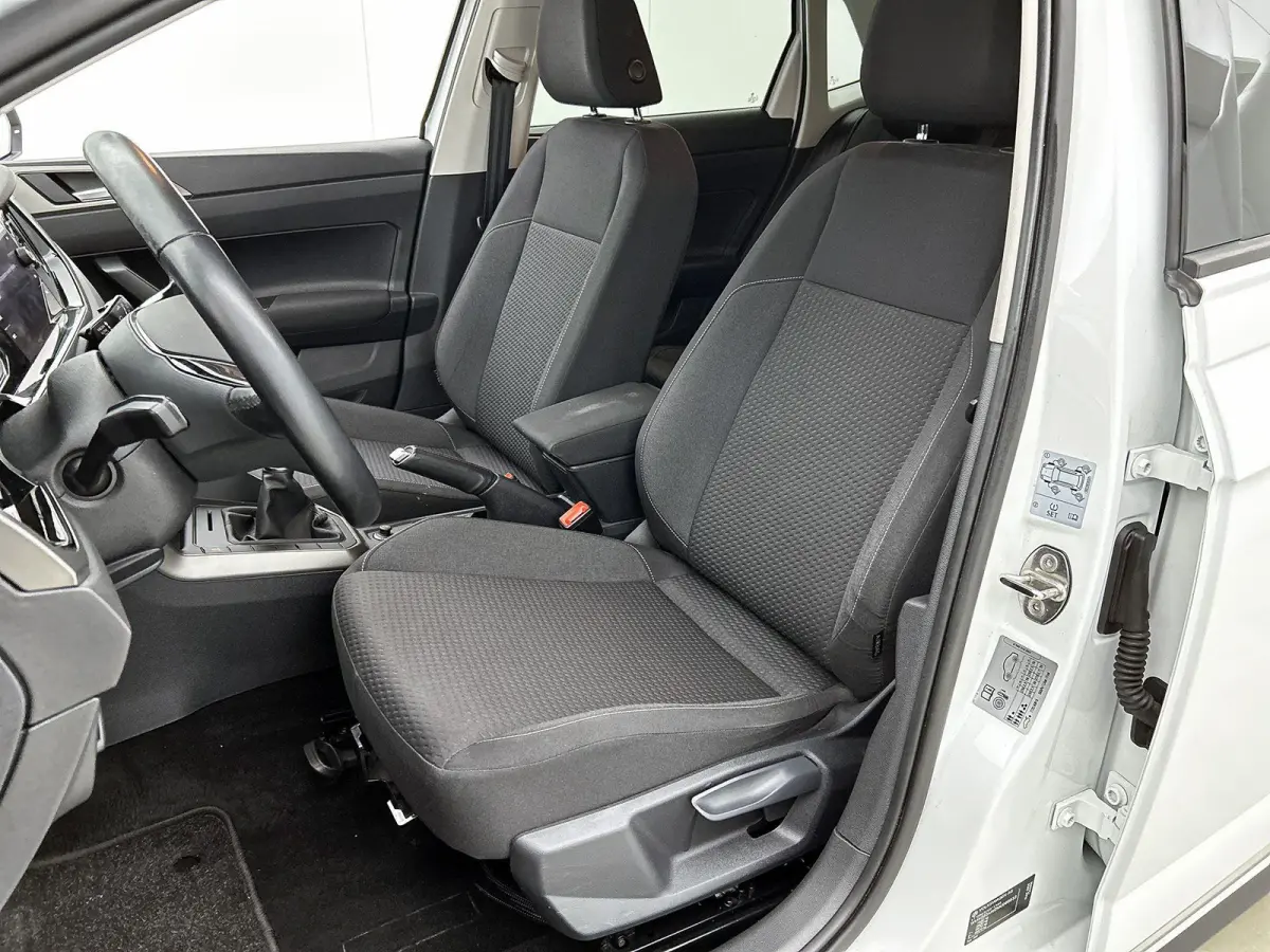 1.0 TSI R-Line Edition 95 PK | R-Line | Apple Carplay | Android Auto | Adaptive Cruise Control | Climatic | Lichtmetalen velgen | LED dagrijverlichting |