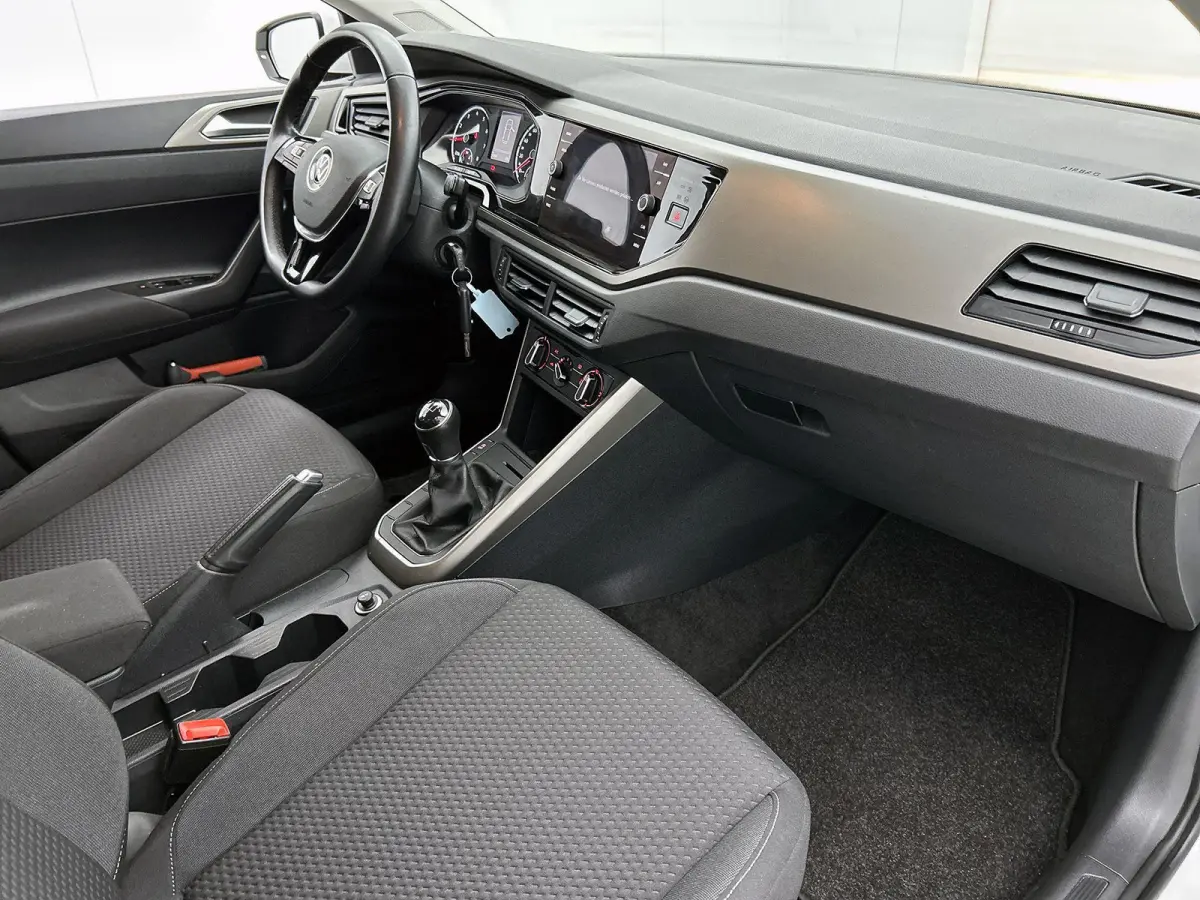 1.0 TSI R-Line Edition 95 PK | R-Line | Apple Carplay | Android Auto | Adaptive Cruise Control | Climatic | Lichtmetalen velgen | LED dagrijverlichting |