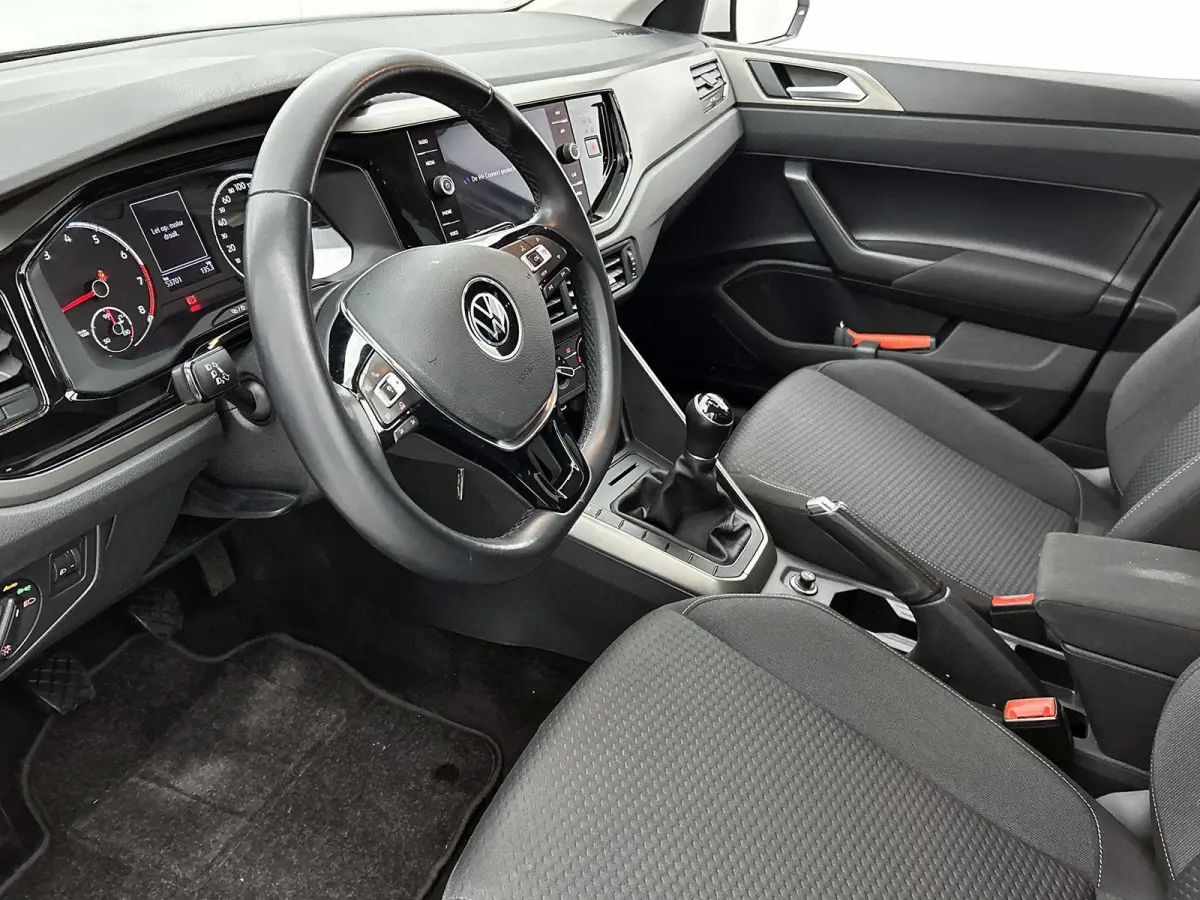 1.0 TSI R-Line Edition 95 PK | R-Line | Apple Carplay | Android Auto | Adaptive Cruise Control | Climatic | Lichtmetalen velgen | LED dagrijverlichting |