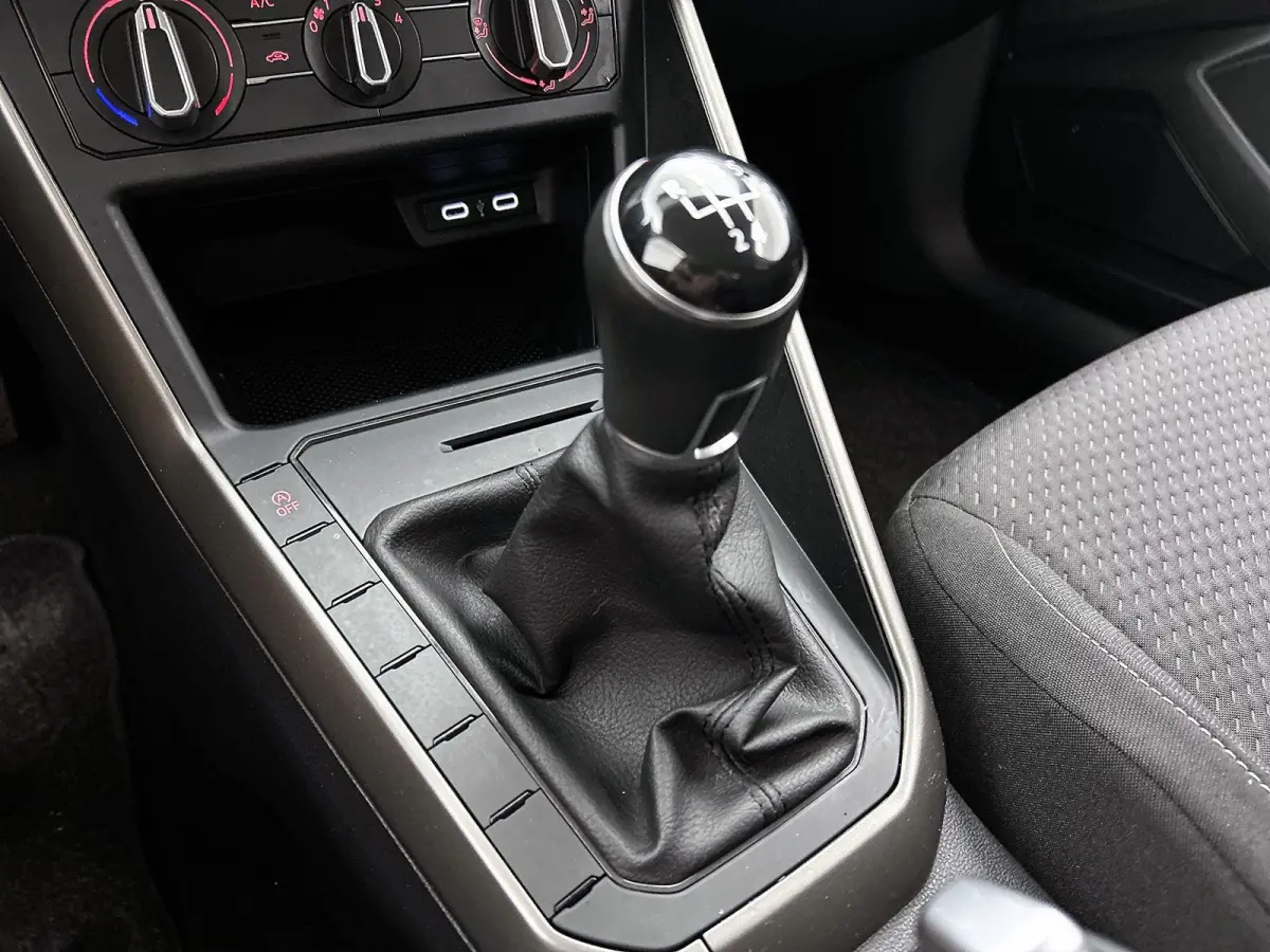 1.0 TSI R-Line Edition 95 PK | R-Line | Apple Carplay | Android Auto | Adaptive Cruise Control | Climatic | Lichtmetalen velgen | LED dagrijverlichting |