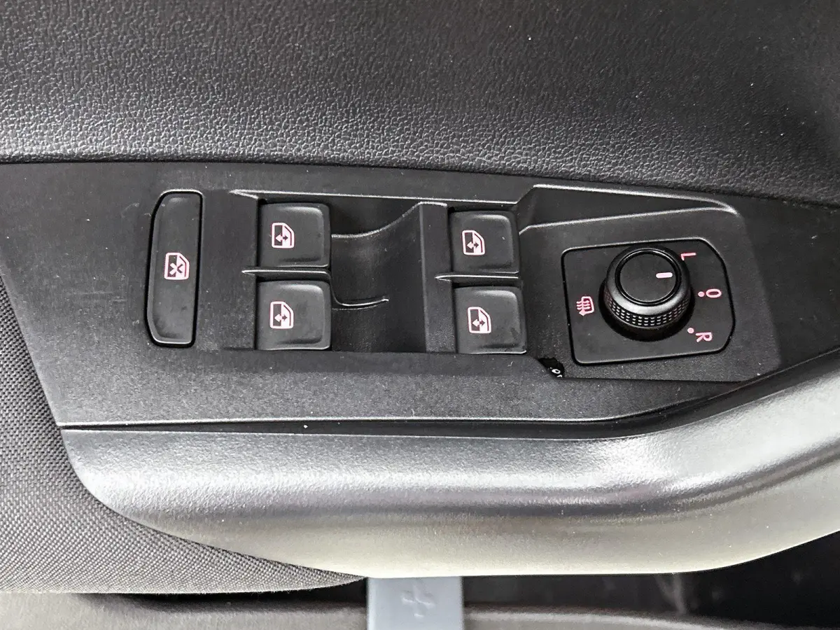 1.0 TSI R-Line Edition 95 PK | R-Line | Apple Carplay | Android Auto | Adaptive Cruise Control | Climatic | Lichtmetalen velgen | LED dagrijverlichting |