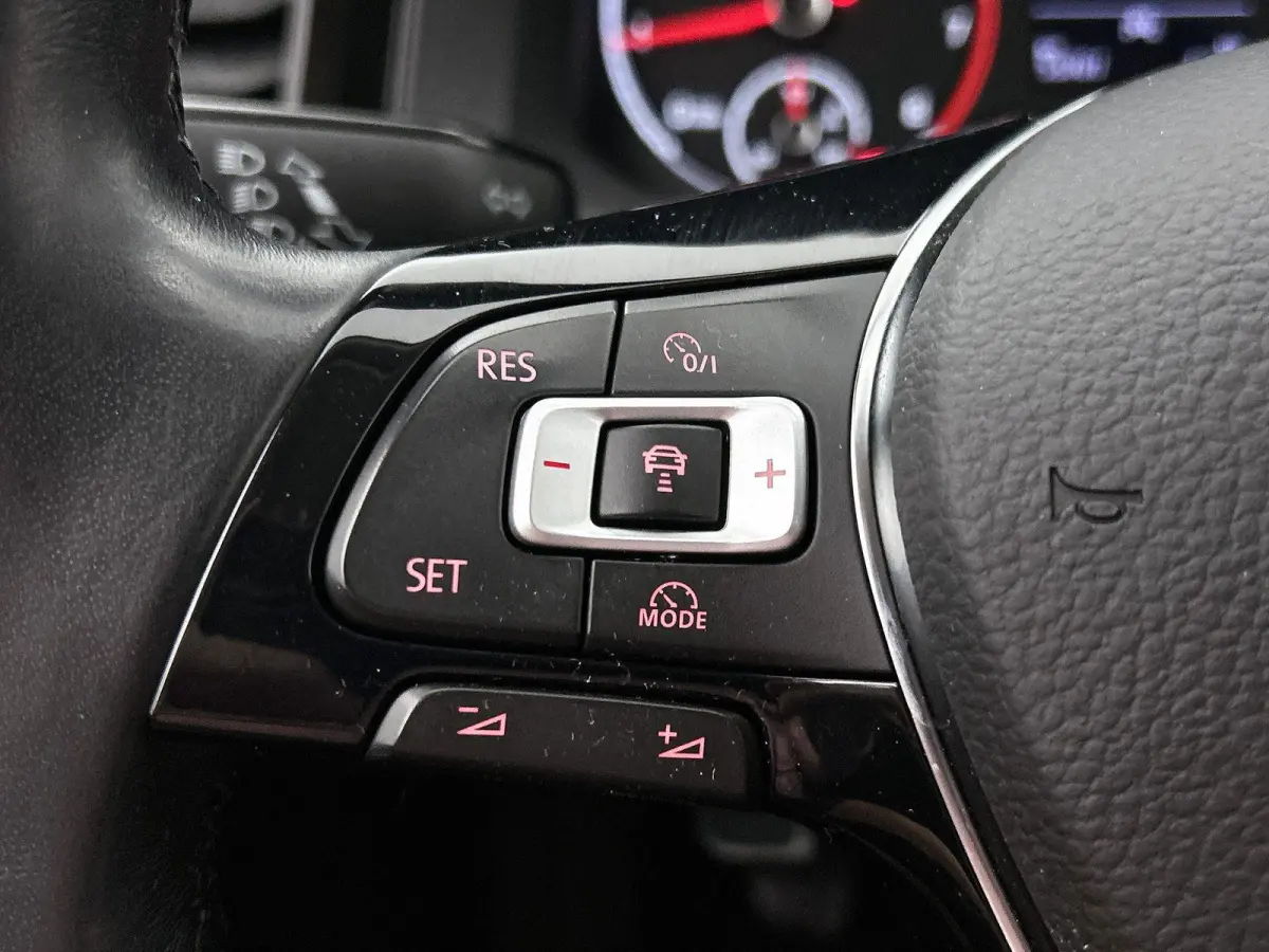1.0 TSI R-Line Edition 95 PK | R-Line | Apple Carplay | Android Auto | Adaptive Cruise Control | Climatic | Lichtmetalen velgen | LED dagrijverlichting |