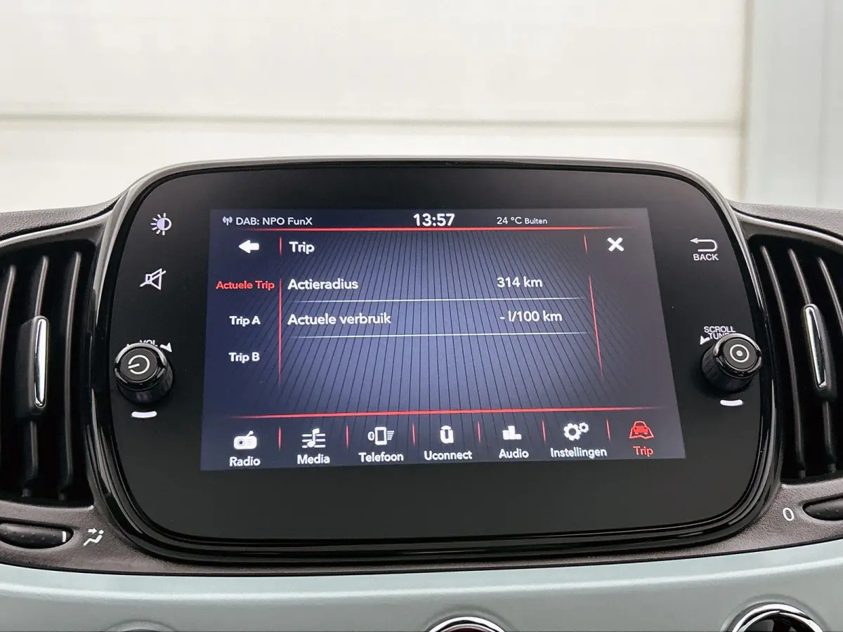 1.0 Hybrid Dolcevita Finale 69 PK | 1e eigenaar | Panoramadak | Apple carplay | Android auto | Airco | Parkeersensoren | Lichtmetalen velgen | DAB |