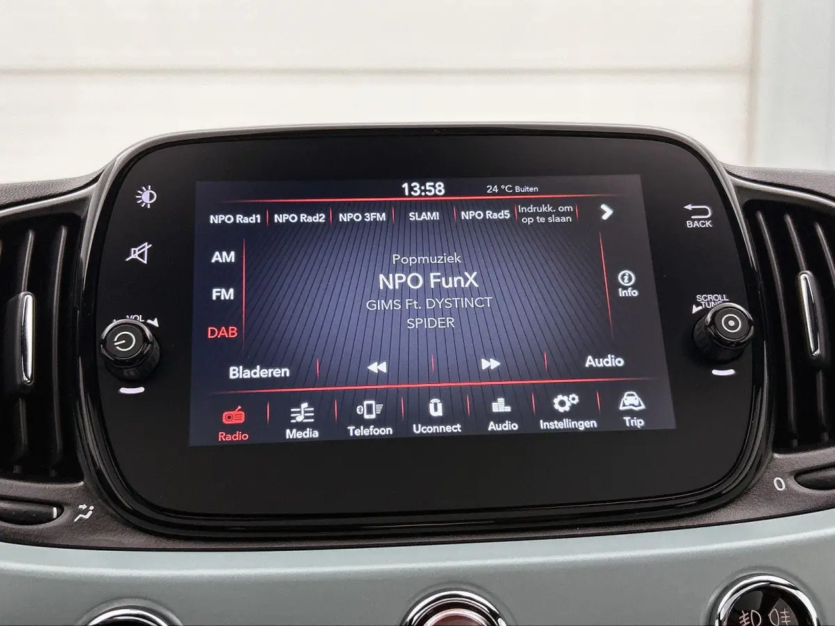1.0 Hybrid Dolcevita Finale 69 PK | 1e eigenaar | Panoramadak | Apple carplay | Android auto | Airco | Parkeersensoren | Lichtmetalen velgen | DAB |