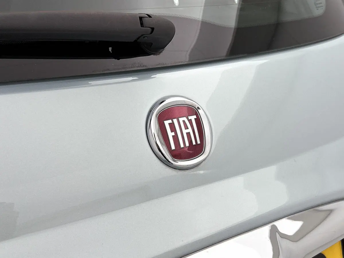 1.0 Hybrid Dolcevita Finale 69 PK | 1e eigenaar | Panoramadak | Apple carplay | Android auto | Airco | Parkeersensoren | Lichtmetalen velgen | DAB |
