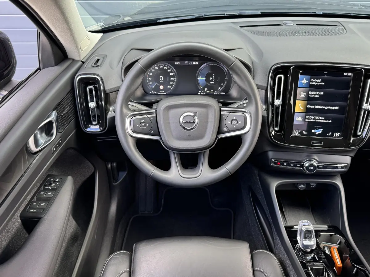 1.5 T5 PLUG-IN HYBRID PLUS DARK I LEDEREN BEKLEDING I WINTERPAKKET I P-CAMERA I ADAPTIVE CRUISE