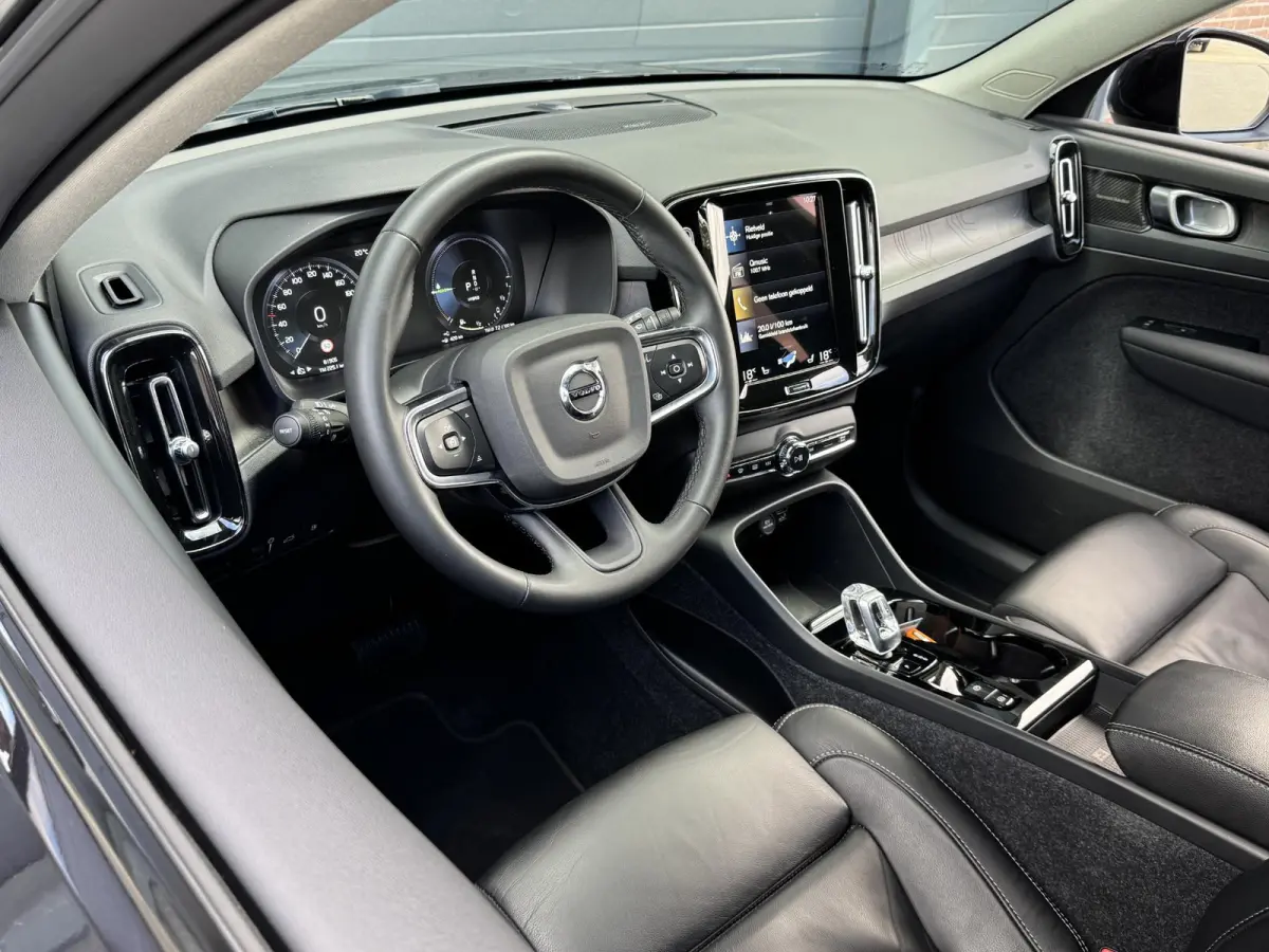 1.5 T5 PLUG-IN HYBRID PLUS DARK I LEDEREN BEKLEDING I WINTERPAKKET I P-CAMERA I ADAPTIVE CRUISE
