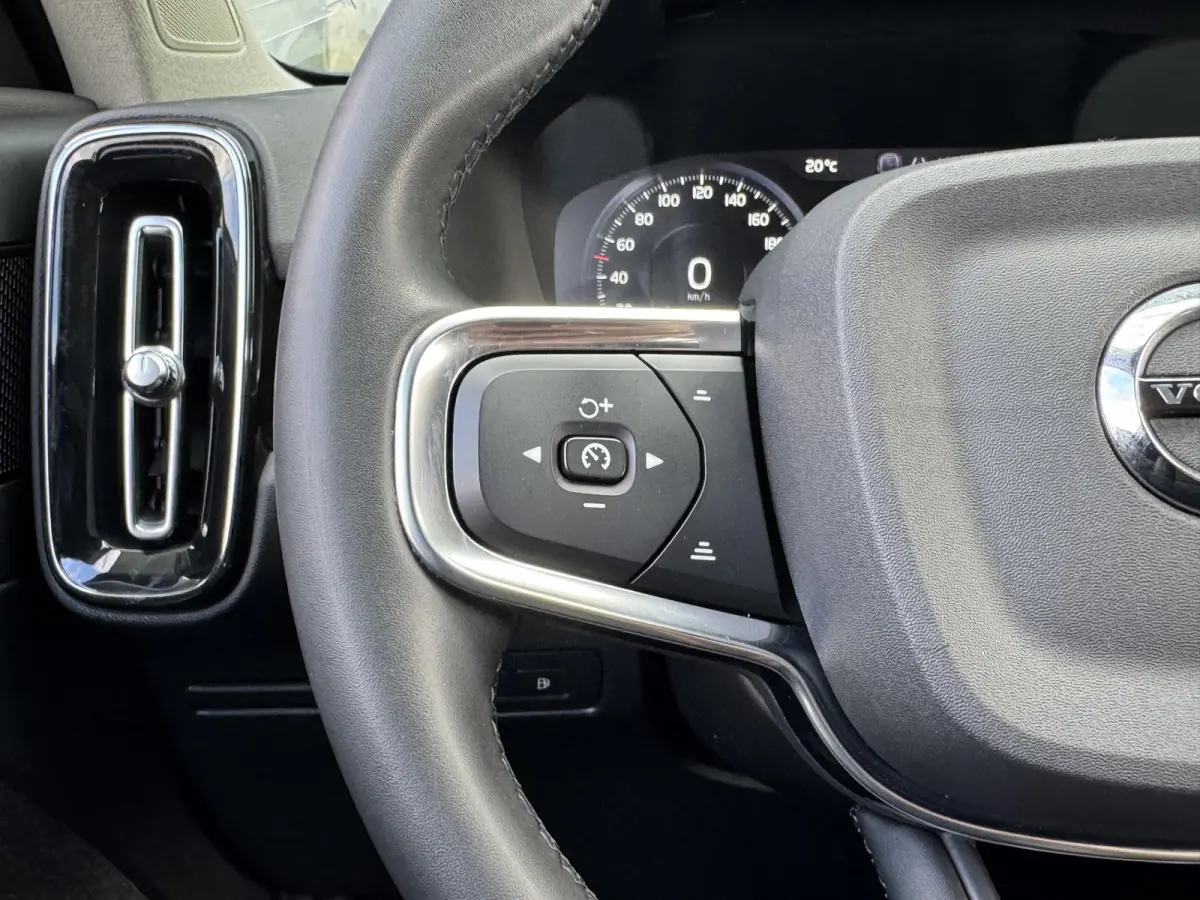 1.5 T5 PLUG-IN HYBRID PLUS DARK I LEDEREN BEKLEDING I WINTERPAKKET I P-CAMERA I ADAPTIVE CRUISE