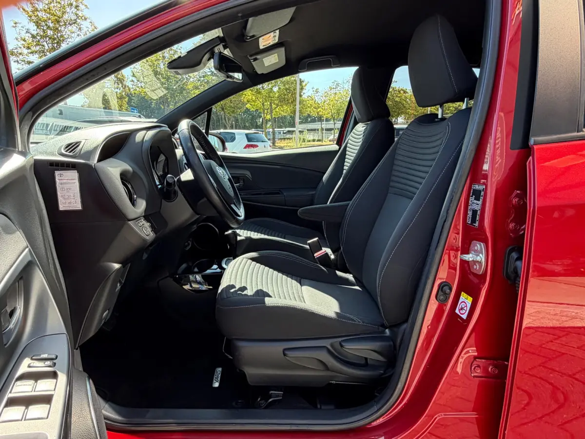 1.5 Hybrid automaat Dynamic Bi-Tone, Navi, KeyLess, Camera